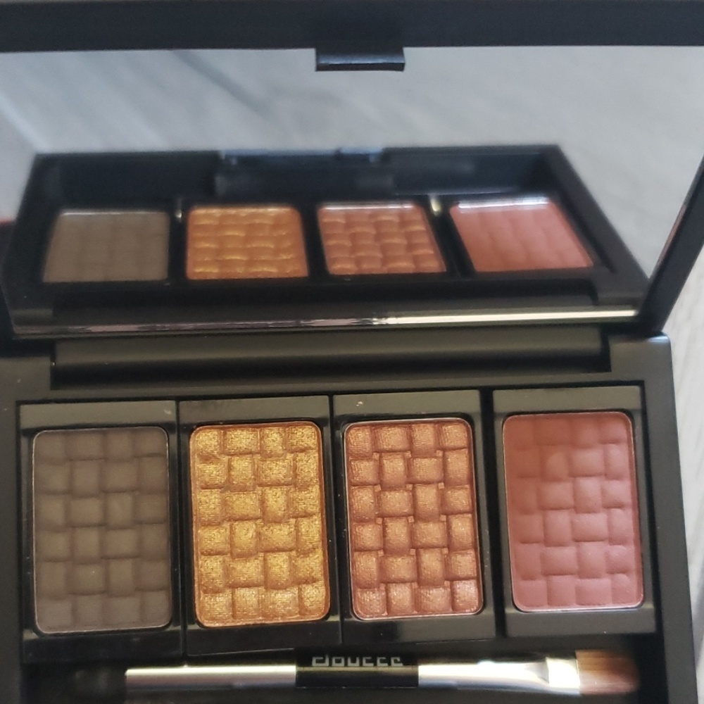 Doucce eyeshadow quad